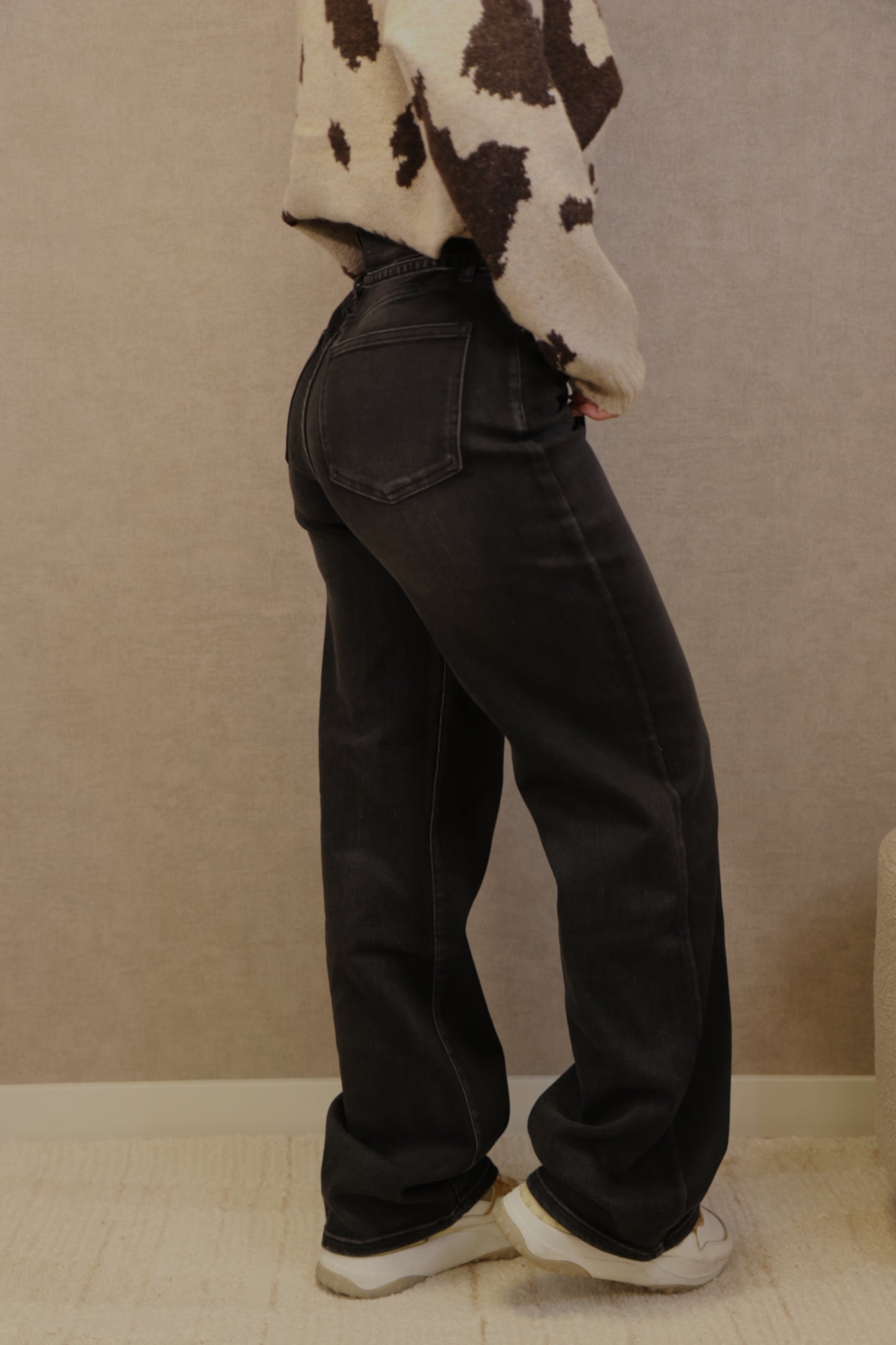 ANNA BELTED JEANS - WASHED BLACK