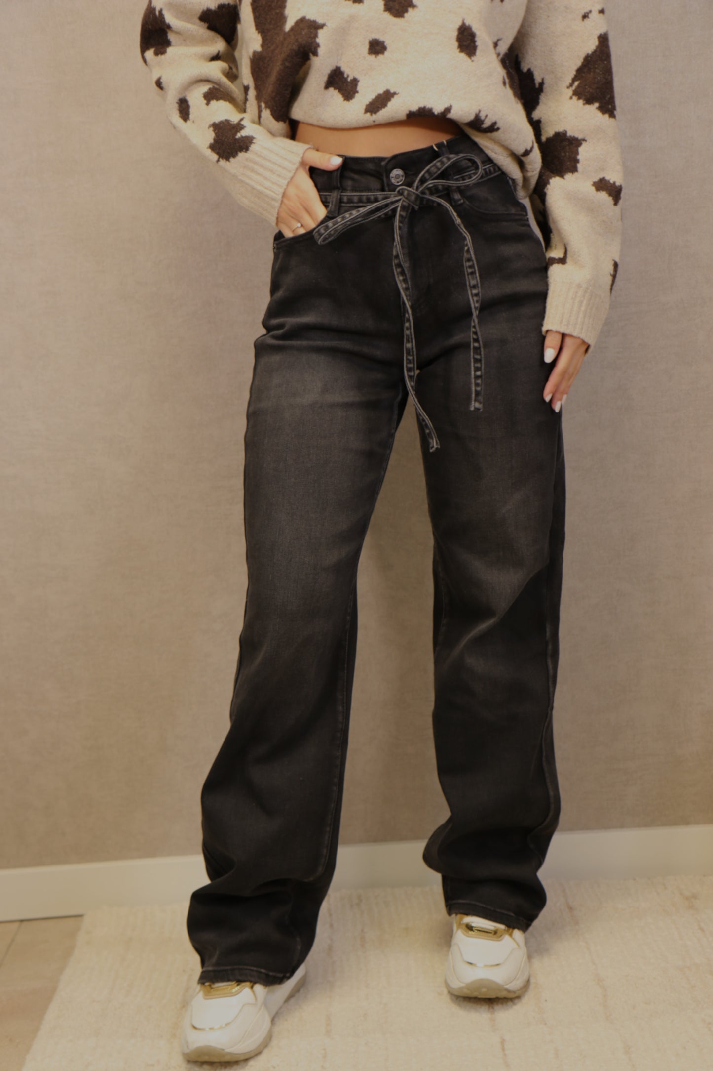 ANNA BELTED JEANS - WASHED BLACK